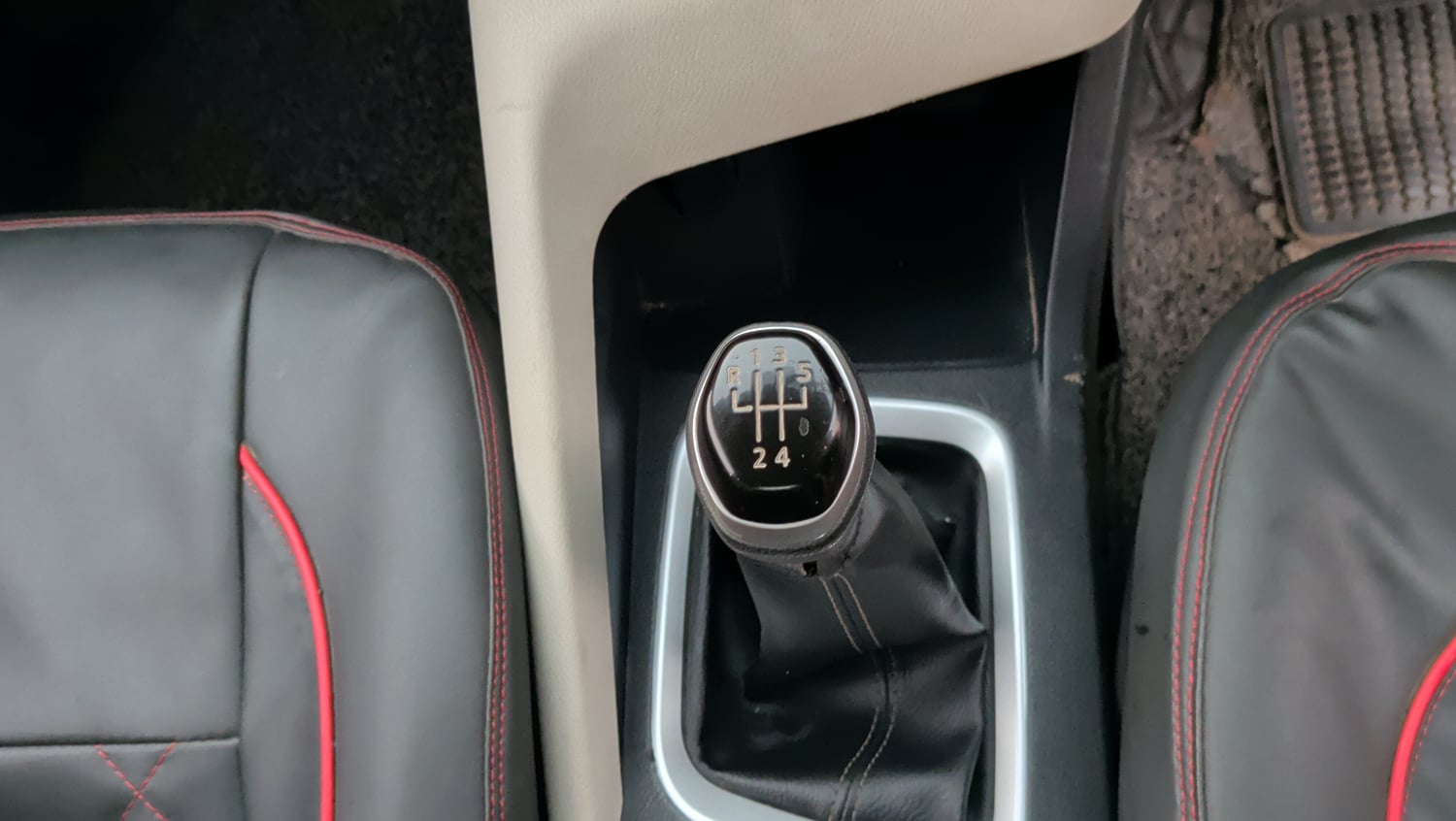 Used 2023 Nissan Magnite XL Petrol Manual interior GEAR  KNOB VIEW