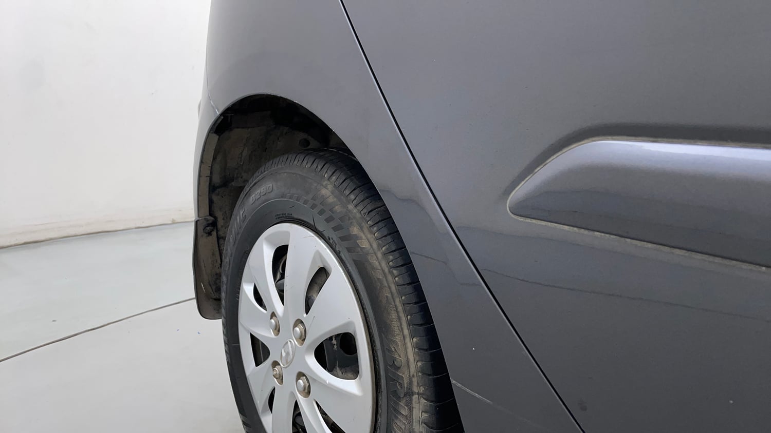 Used 2013 Hyundai i10 Sportz 1.2 AT Kappa2 Petrol Automatic dents MINOR DENT