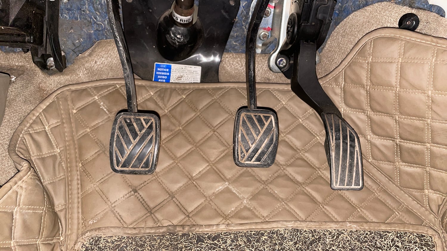 Used 2015 Maruti Suzuki Ertiga ZXi Petrol Manual interior PEDALS VIEW