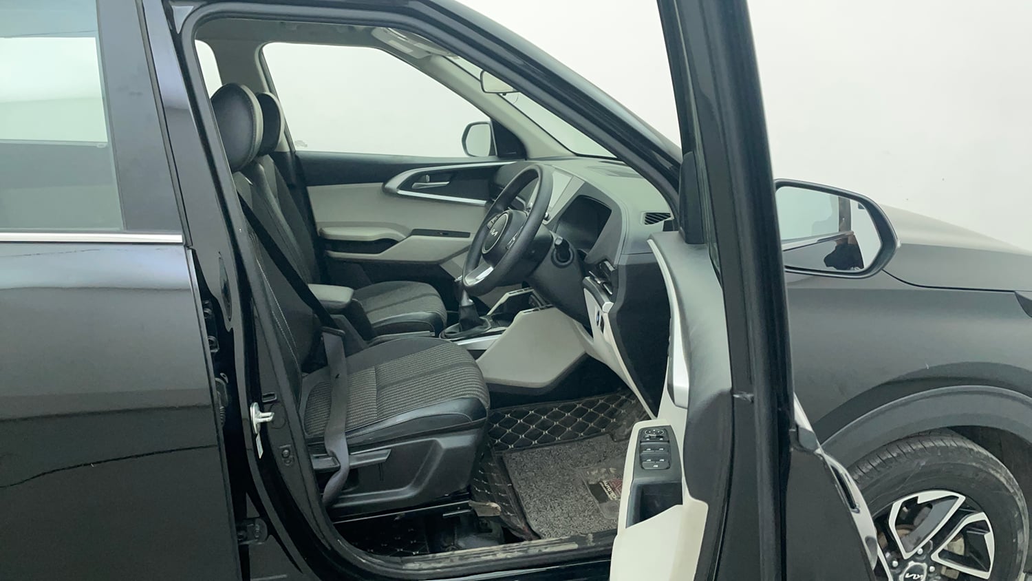 Used 2023 Kia Carens Prestige Plus 1.5 Diesel iMT 7 STR Diesel Manual interior RIGHT SIDE FRONT DOOR CABIN VIEW