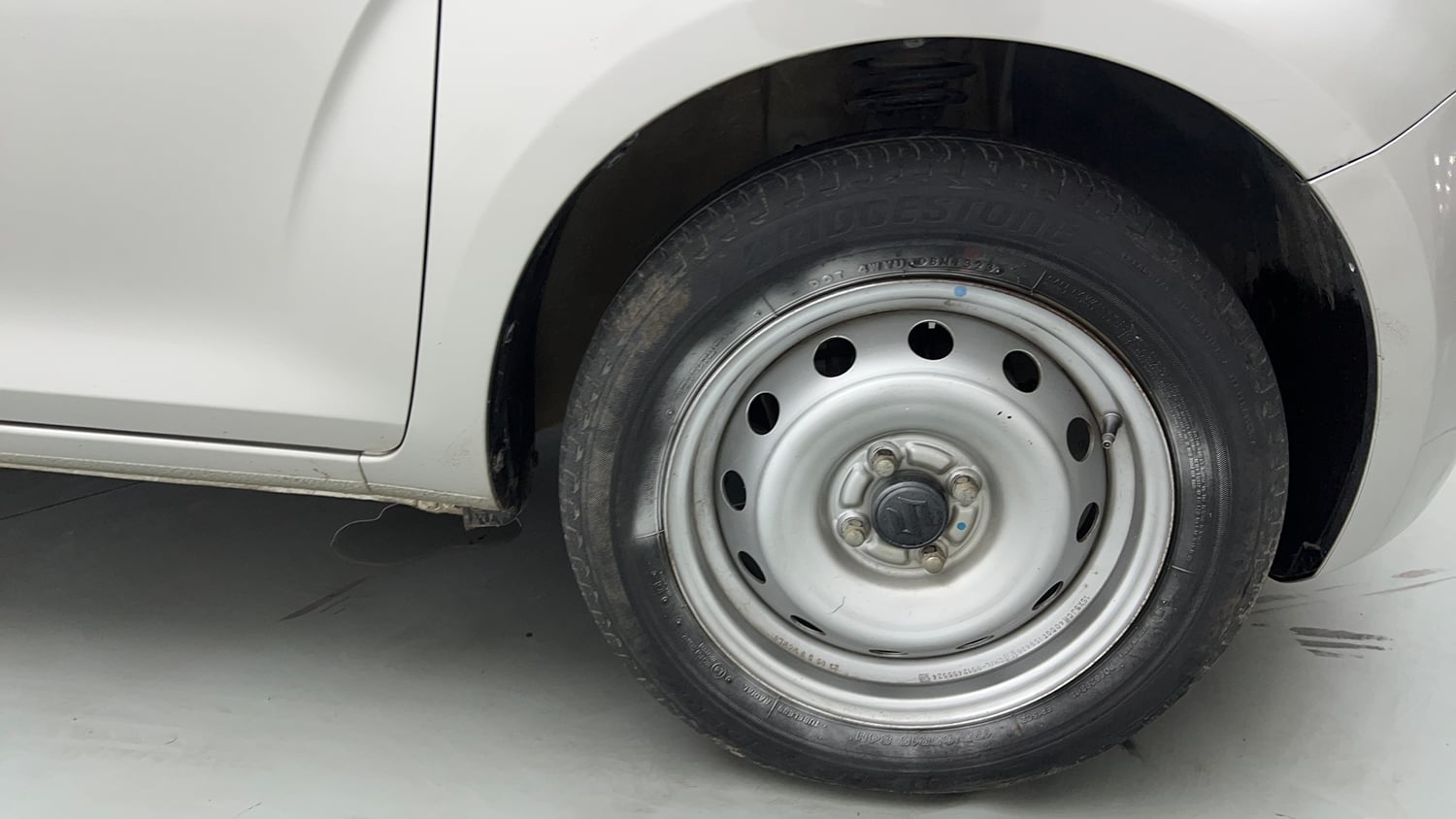 Used 2023 Maruti Suzuki Ignis Sigma 1.2 MT Petrol Manual tyres RIGHT FRONT TYRE RIM VIEW