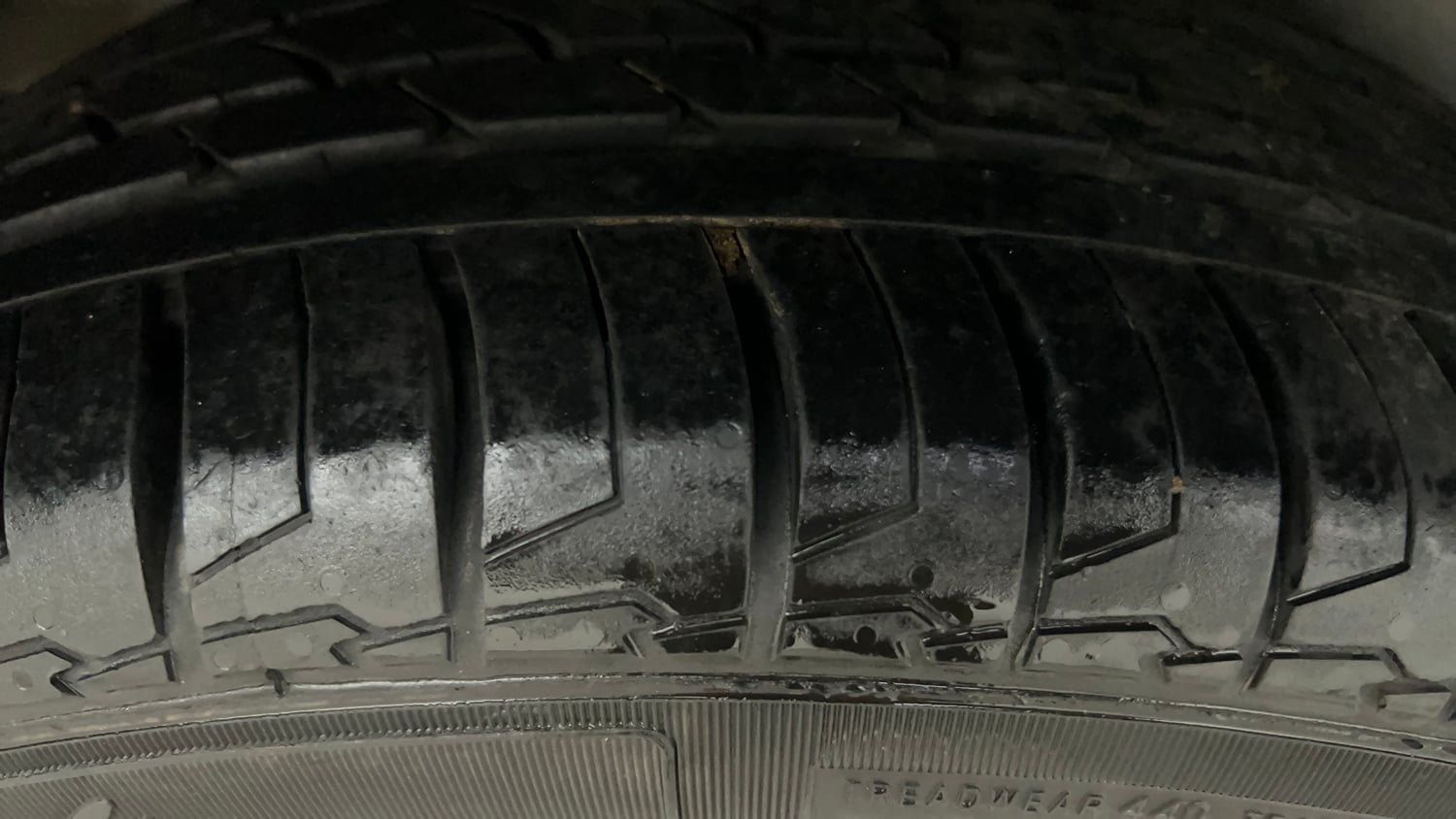 Used 2020 Maruti Suzuki Ciaz Alpha 1.5 AT Petrol Automatic tyres RIGHT REAR TYRE TREAD VIEW