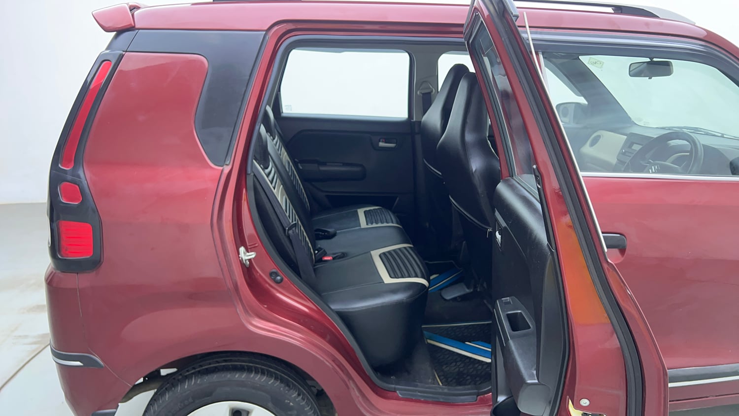 Used 2023 Maruti Suzuki Wagon R VXI 1.0 CNG Cng Manual interior RIGHT SIDE REAR DOOR CABIN VIEW