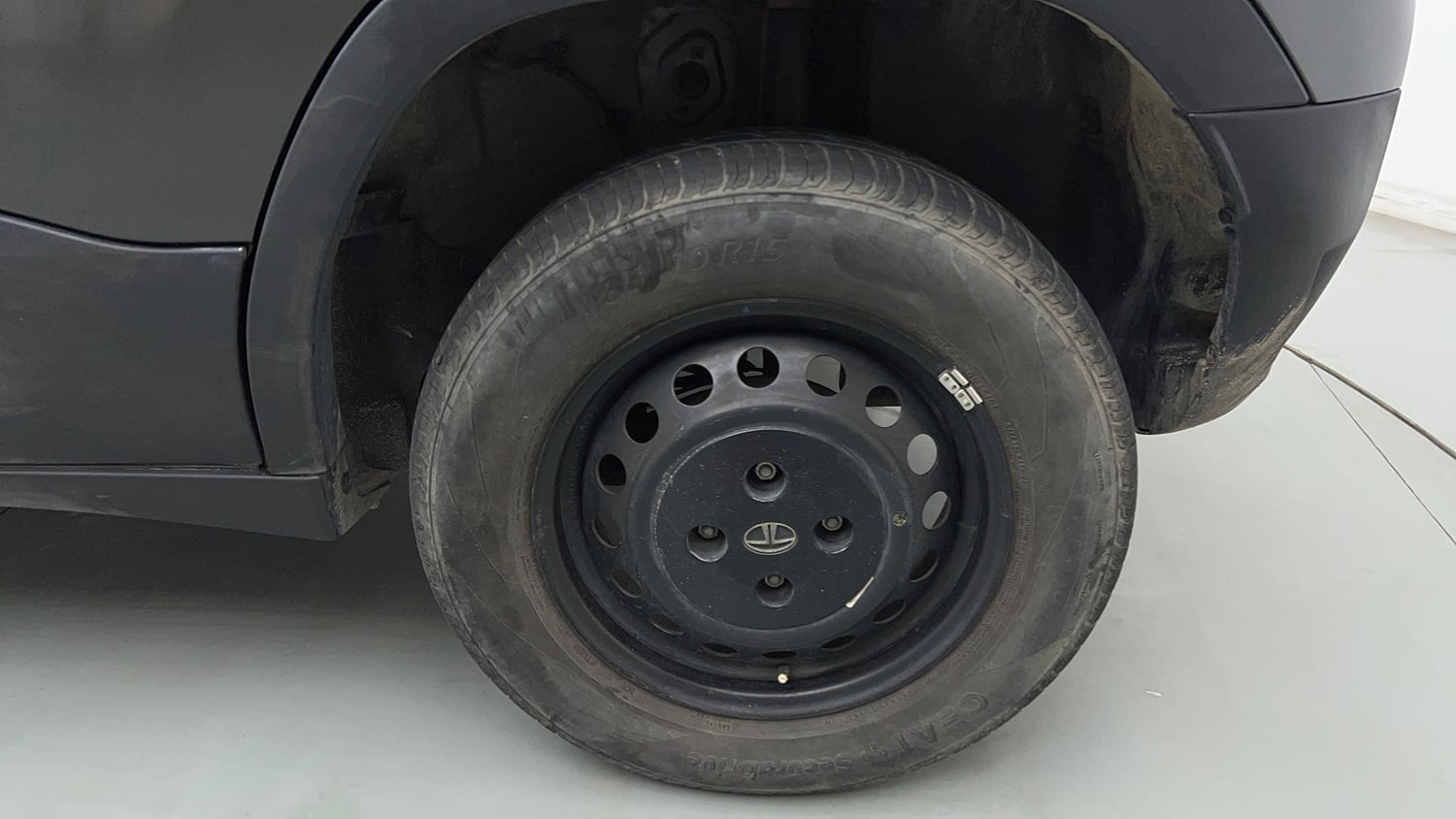 Used 2023 Tata Punch Pure MT Petrol Manual tyres LEFT REAR TYRE RIM VIEW