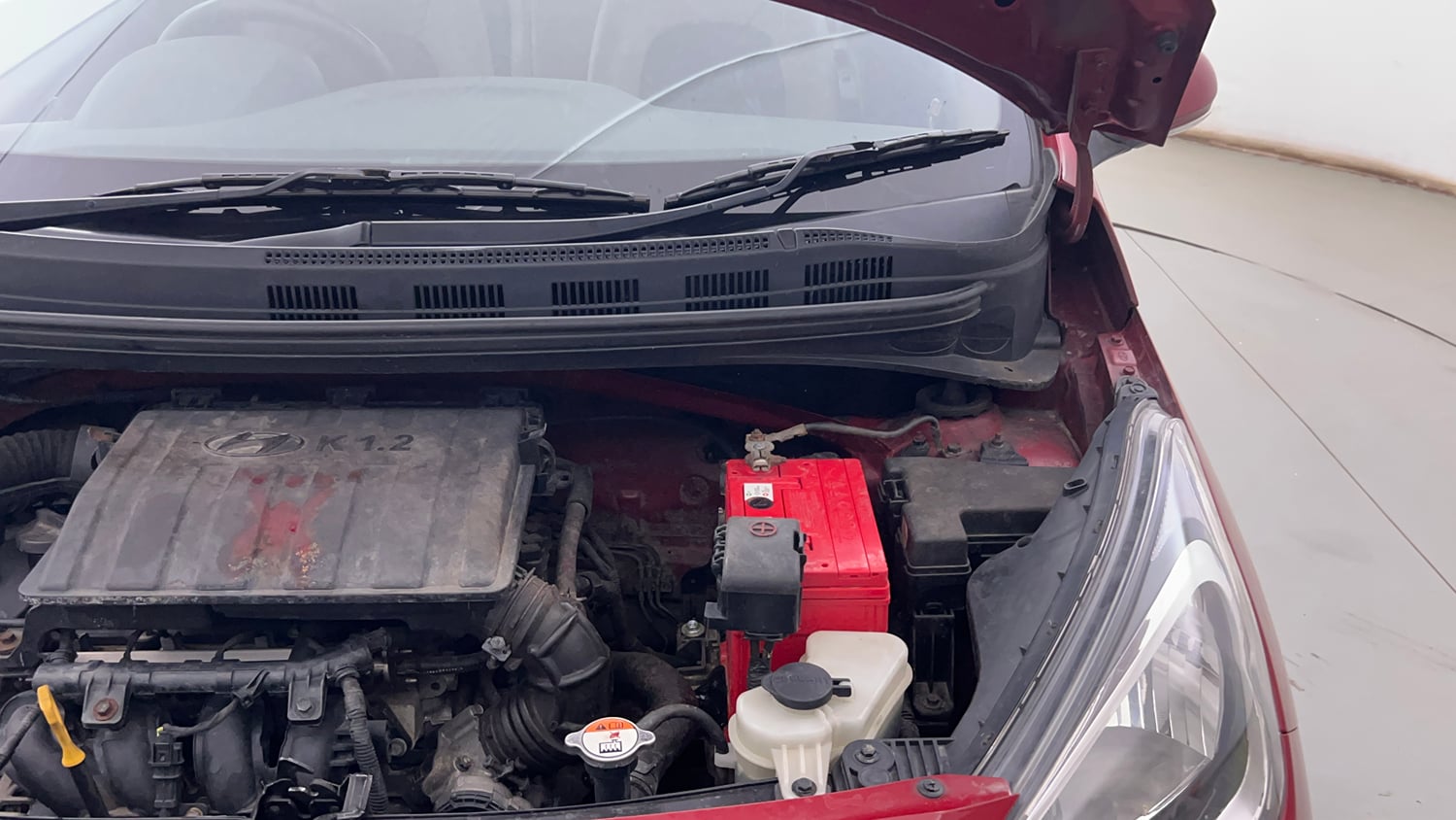 Used 2014 Hyundai Xcent S 1.2 Petrol Manual engine ENGINE LEFT SIDE HINGE & APRON VIEW