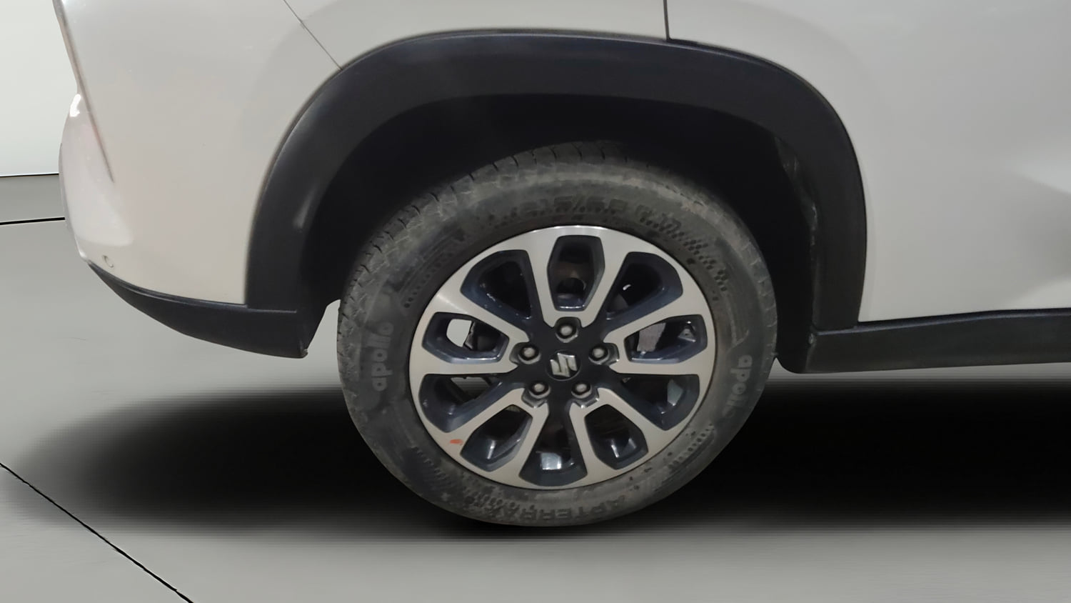 Used 2024 Maruti Suzuki Grand Vitara Zeta Smart Hybrid Petrol Manual tyres LEFT REAR TYRE RIM VIEW