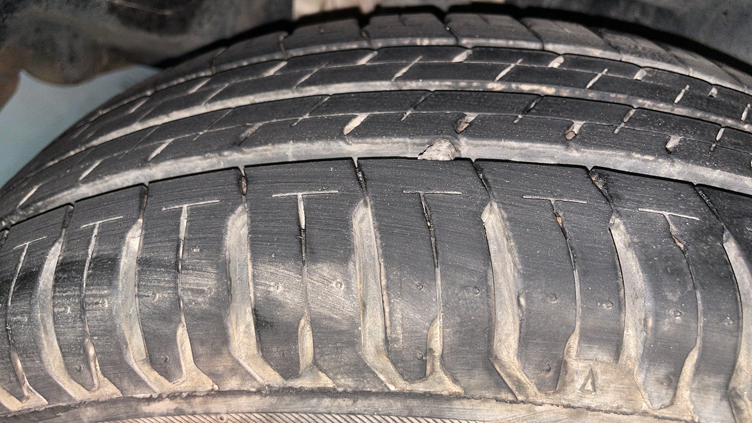 Used 2023 Maruti Suzuki Swift ZXi Petrol Manual tyres RIGHT REAR TYRE TREAD VIEW