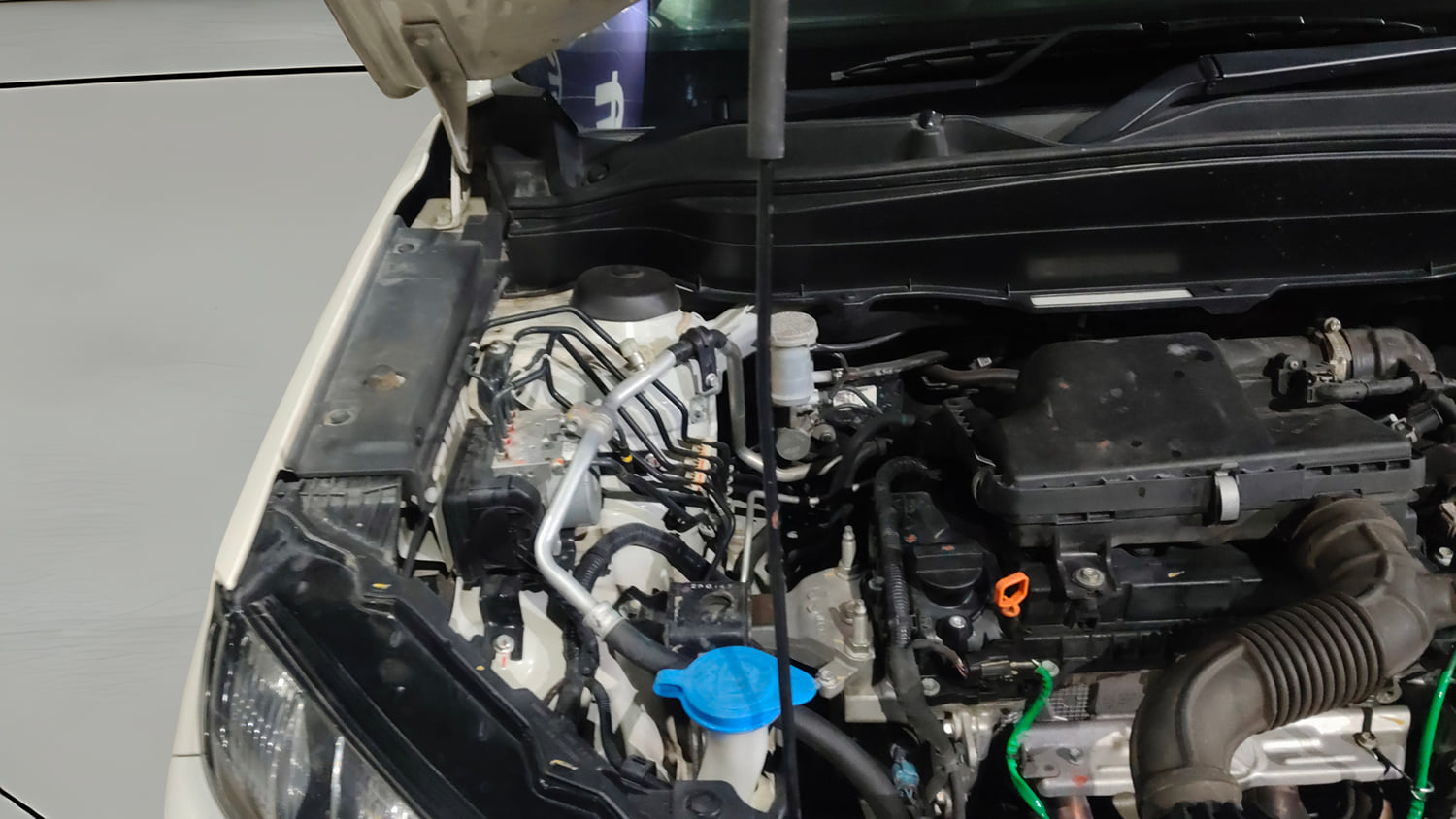 Used 2024 Maruti Suzuki Grand Vitara Zeta Smart Hybrid Petrol Manual engine ENGINE RIGHT SIDE VIEW
