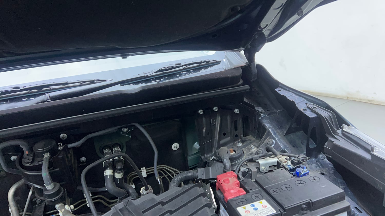 Used 2023 Toyota Innova Hycross VX Hybrid 7 STR Hybrid Automatic engine ENGINE LEFT SIDE HINGE & APRON VIEW