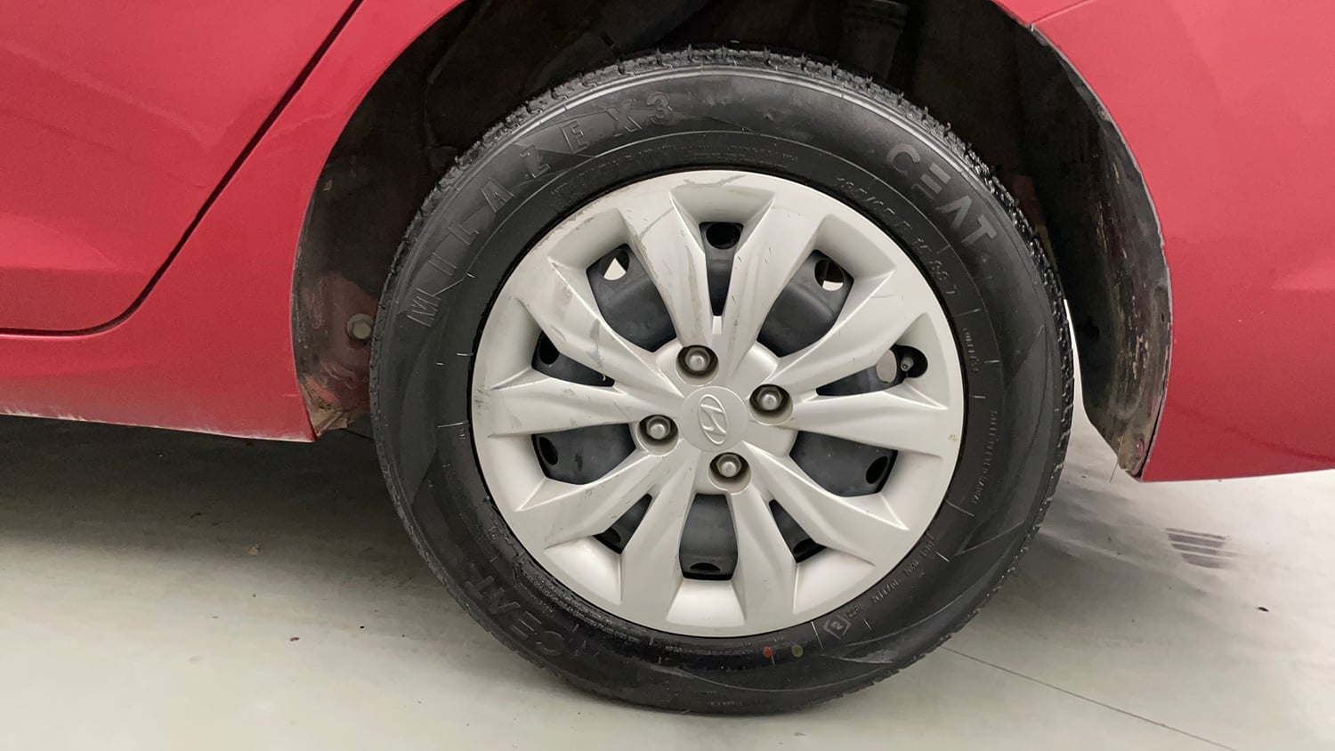 Used 2018 Hyundai Verna EX 1.4 VTVT Petrol Manual tyres LEFT REAR TYRE RIM VIEW