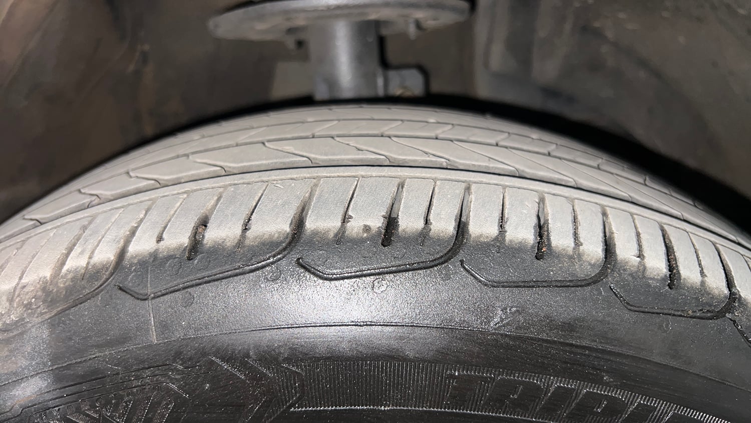 Used 2017 Maruti Suzuki Baleno Alpha 1.2 Petrol Manual tyres RIGHT FRONT TYRE TREAD VIEW