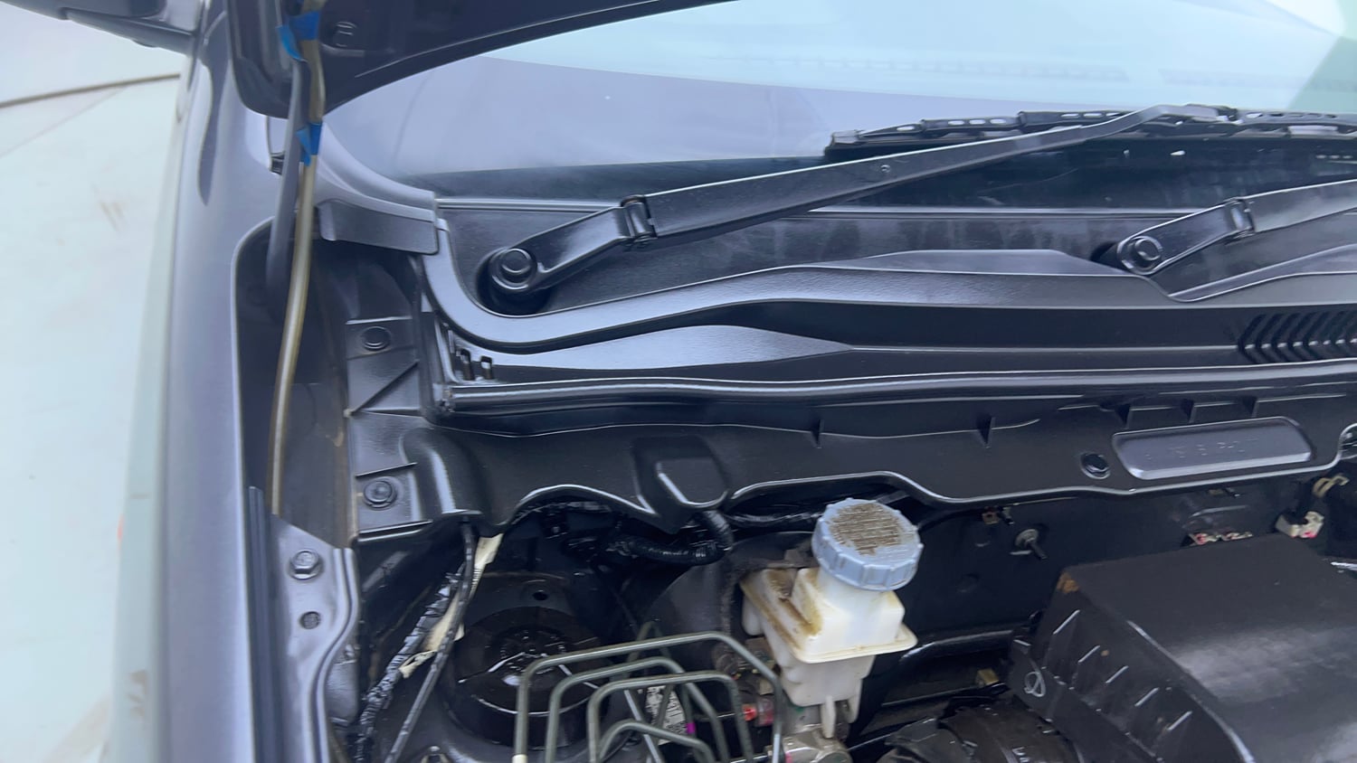 Used 2023 Maruti Suzuki Alto K10 VXi Plus AGS Petrol Automatic engine ENGINE RIGHT SIDE HINGE & APRON VIEW
