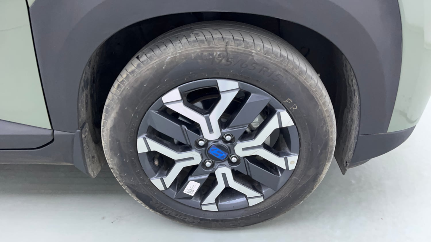 Used 2024 Hyundai Exter SX 1.2 MT Dual Tone Petrol Manual tyres RIGHT FRONT TYRE RIM VIEW