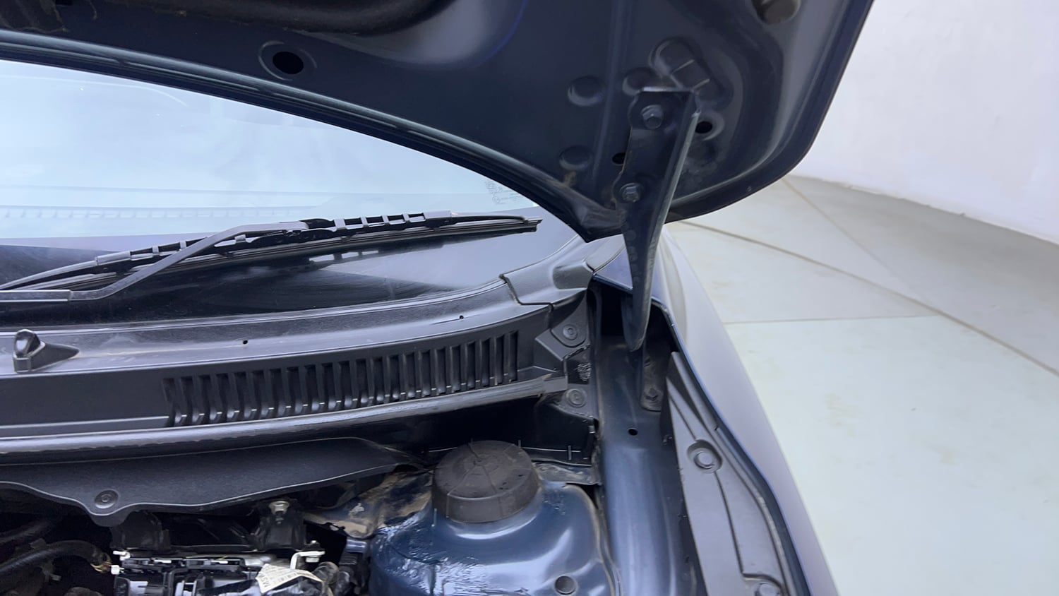 Used 2023 Maruti Suzuki Baleno Alpha AGS Petrol Automatic engine ENGINE LEFT SIDE HINGE & APRON VIEW