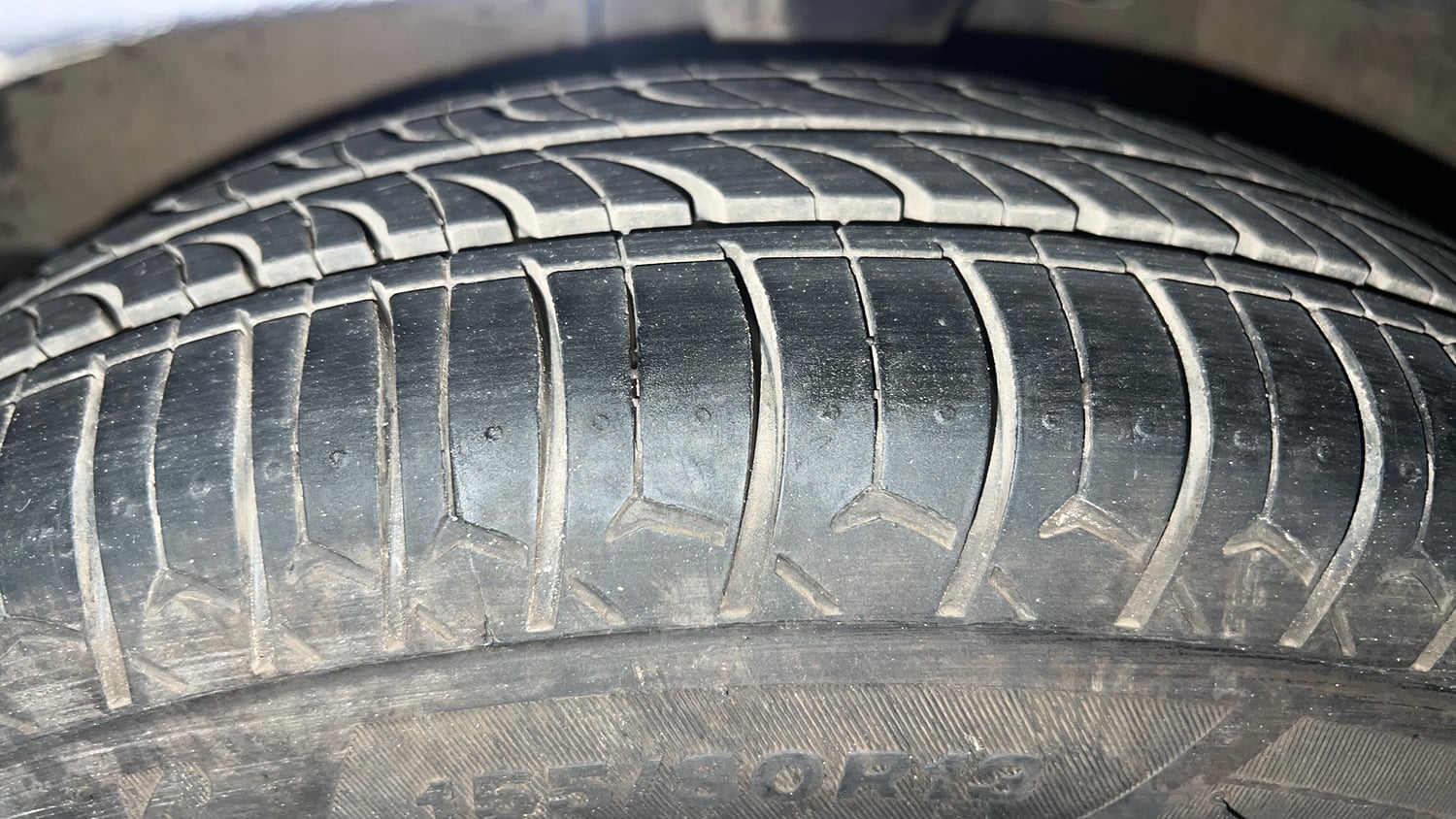 Used 2014 Hyundai i10 Magna 1.1 iRDE2 Petrol Manual tyres LEFT FRONT TYRE TREAD VIEW