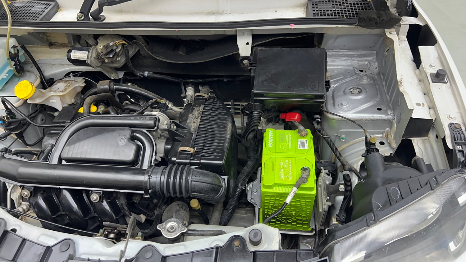 Used 2020 Renault Kwid RXT Opt Petrol Manual engine ENGINE LEFT SIDE VIEW