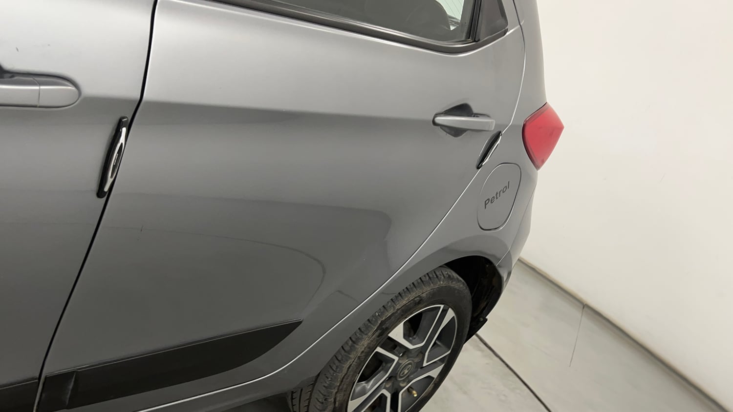 Used 2019 Tata Tiago Revotron XZ Plus Dual Tone Petrol Manual dents MINOR SCRATCH