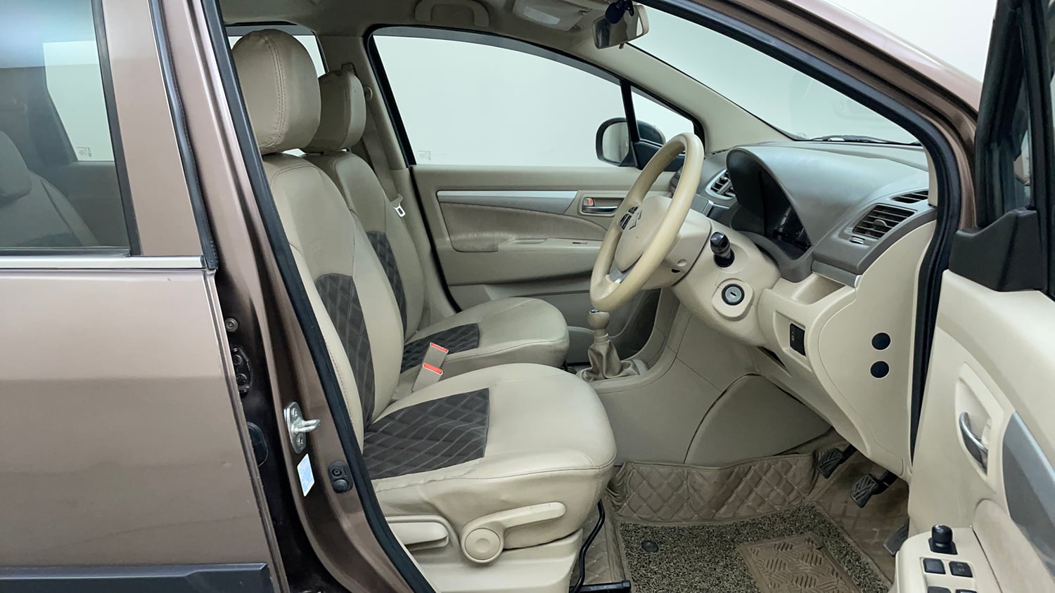 Used 2015 Maruti Suzuki Ertiga ZXi Petrol Manual interior RIGHT SIDE FRONT DOOR CABIN VIEW