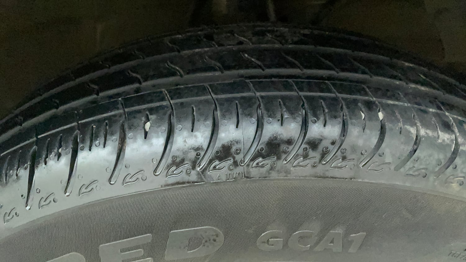 Used 2026 Maruti Suzuki Swift VXi (O) AMT Petrol Automatic tyres RIGHT FRONT TYRE TREAD VIEW