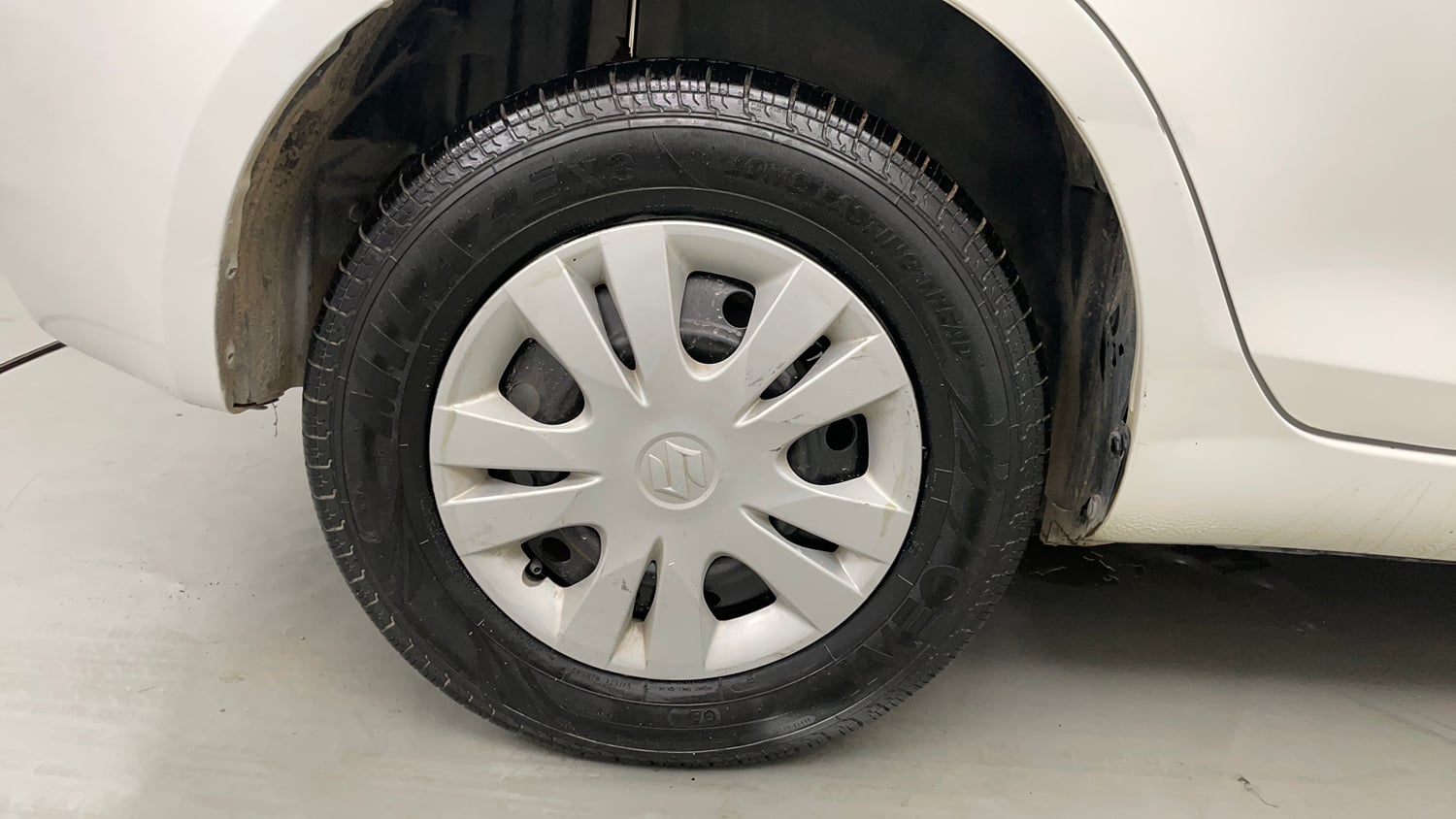 Used 2013 Maruti Suzuki Swift Dzire VXI Petrol Manual tyres RIGHT REAR TYRE RIM VIEW