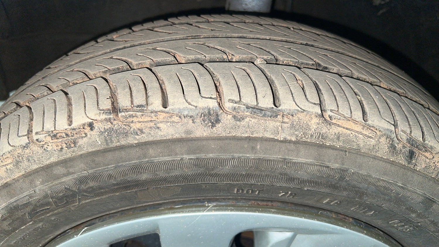 Used 2014 Maruti Suzuki Wagon R VXI Petrol Manual tyres LEFT FRONT TYRE TREAD VIEW