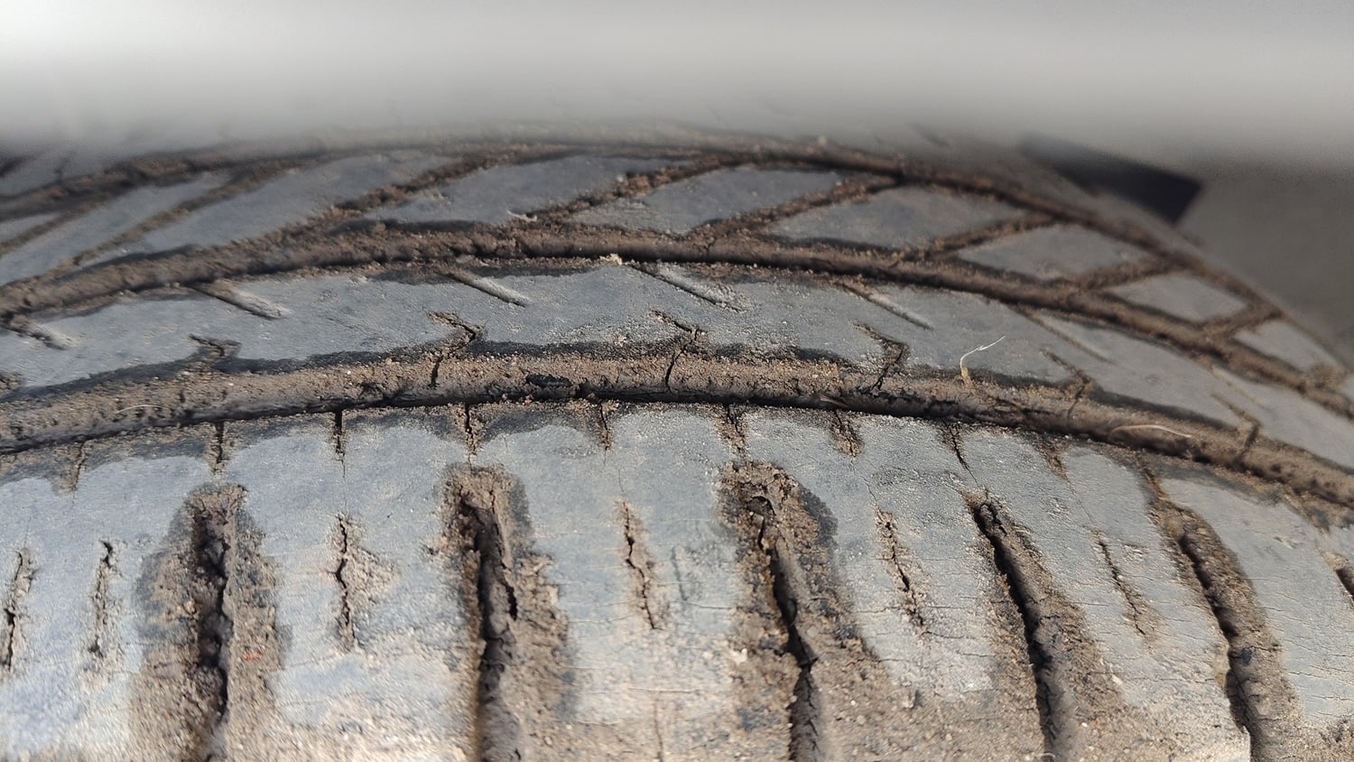 Used 2013 Hyundai Grand i10 Asta 1.2 Kappa VTVT Petrol Manual tyres RIGHT REAR TYRE TREAD VIEW