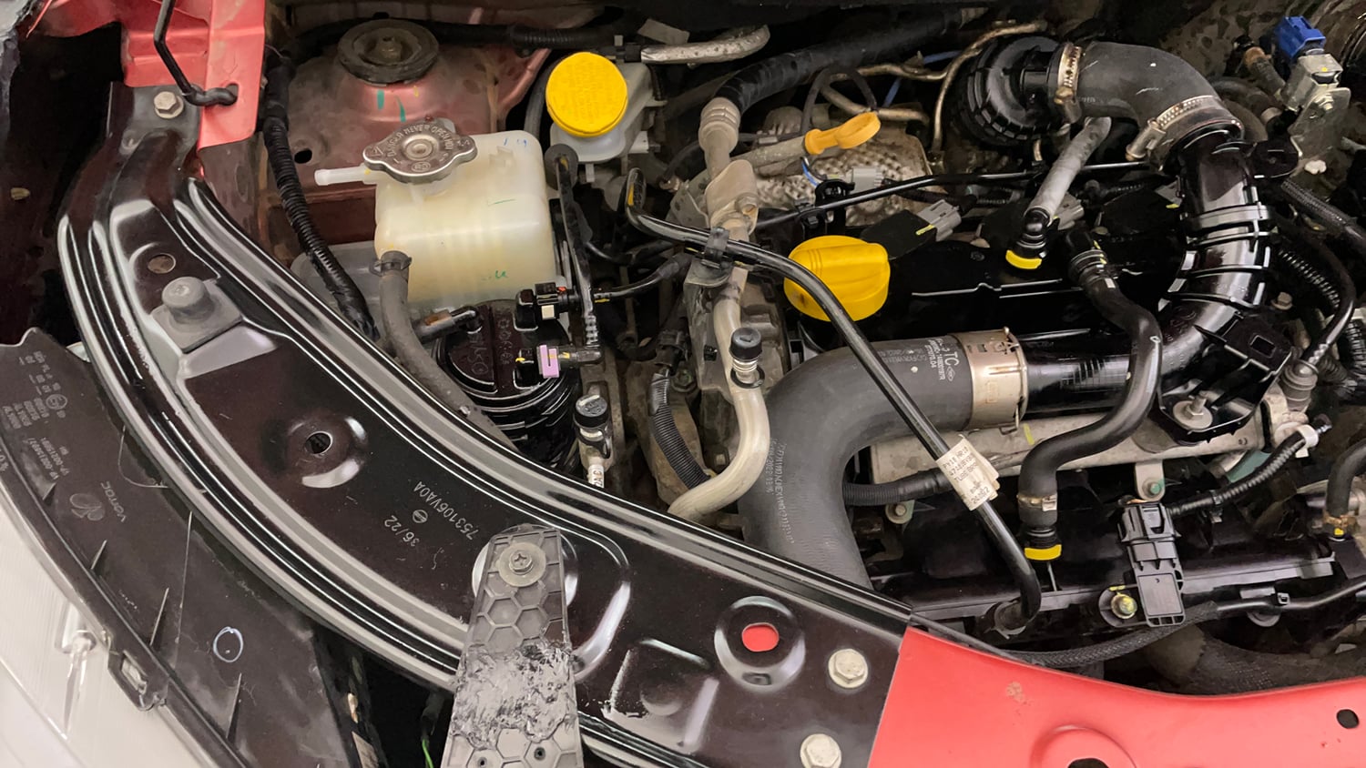 Used 2022 Nissan Magnite XV Turbo Petrol Manual engine ENGINE RIGHT SIDE VIEW