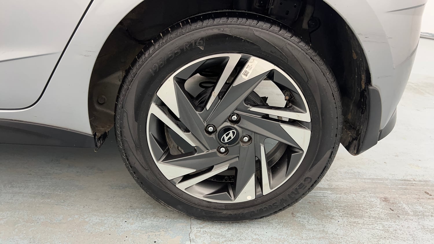 Used 2023 Hyundai i20 Asta (O) 1.2 IVT Petrol Automatic tyres LEFT REAR TYRE RIM VIEW