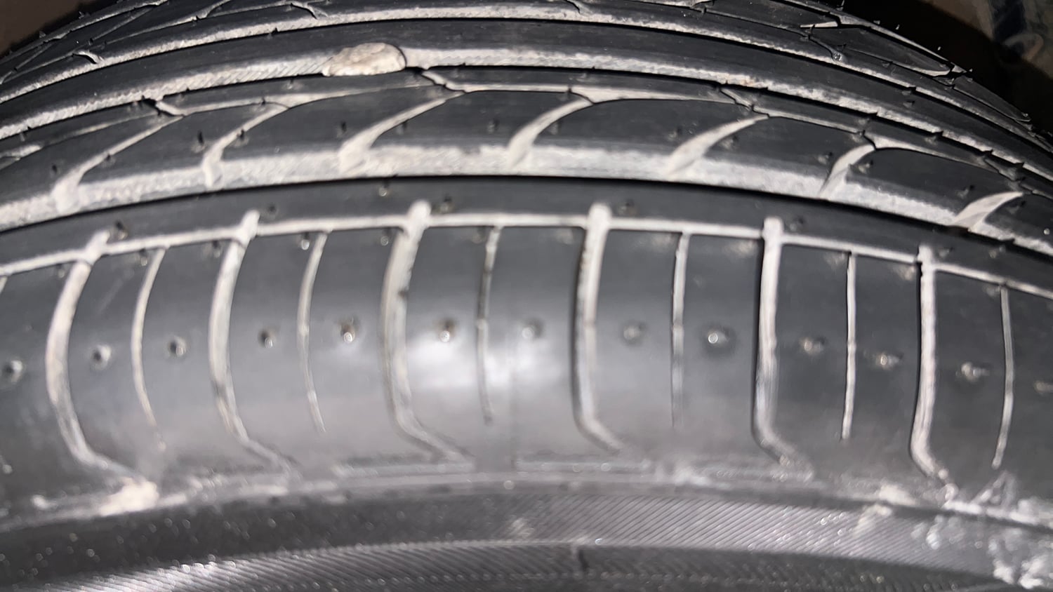 Used 2018 Maruti Suzuki Swift ZXi AMT Petrol Automatic tyres RIGHT FRONT TYRE TREAD VIEW