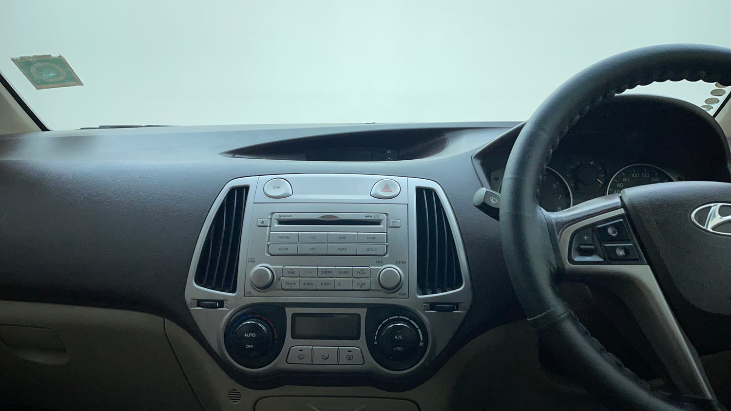 Used 2012 Hyundai i20 Sportz 1.2 BS-IV Petrol Manual interior MUSIC SYSTEM & AC CONTROL VIEW