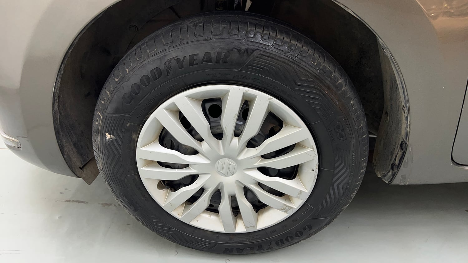Used 2018 Maruti Suzuki Dzire VXi AMT Petrol Automatic tyres LEFT FRONT TYRE RIM VIEW