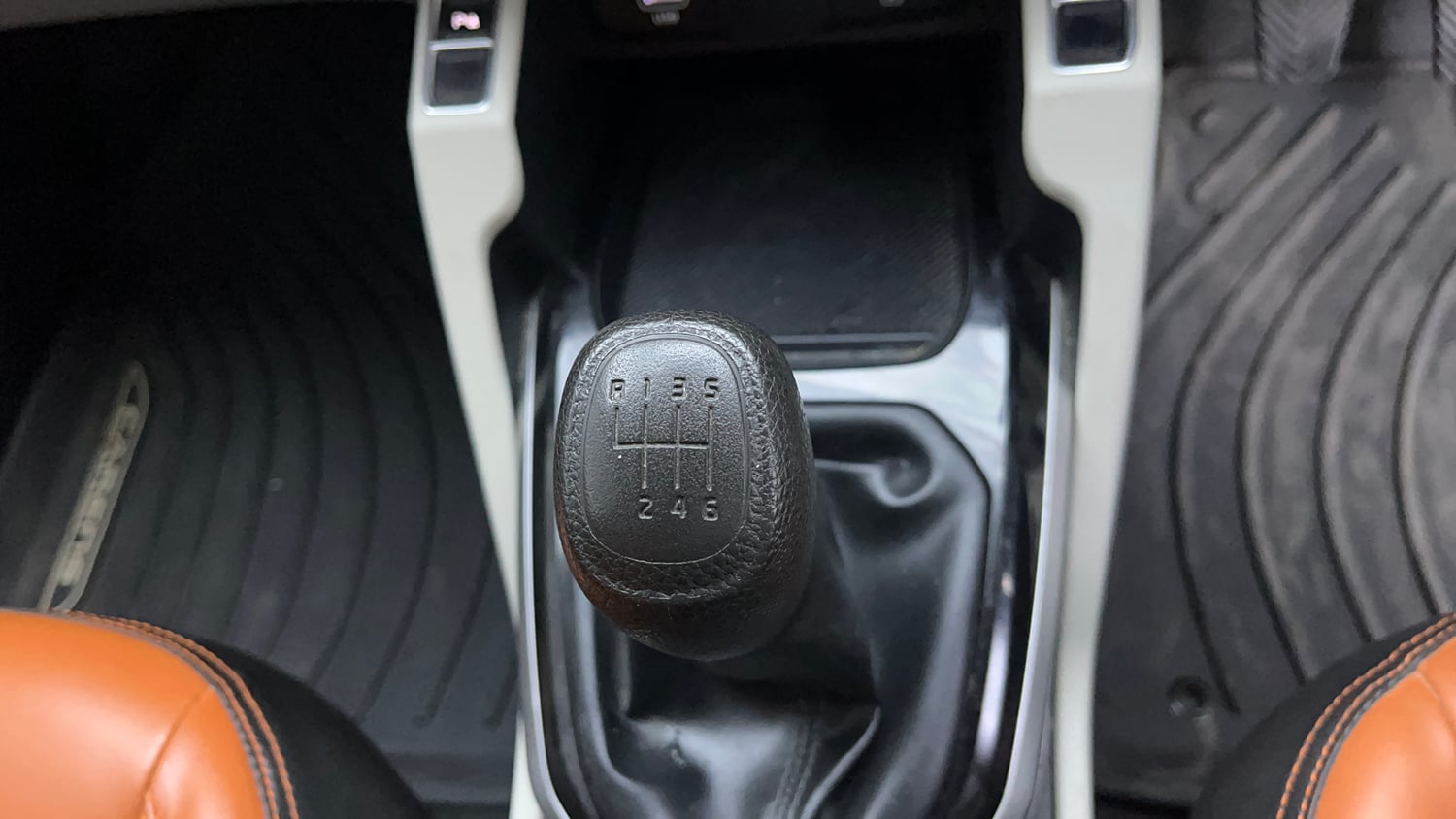 Used 2023 Kia Carens Prestige 1.5 Petrol 7 STR Petrol Manual interior GEAR  KNOB VIEW