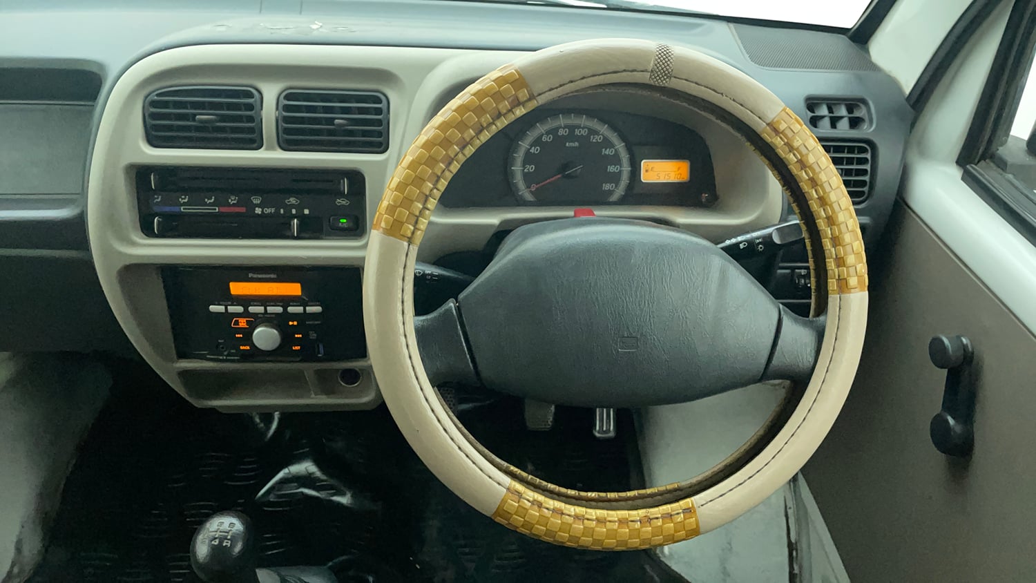 Used 2013 Maruti Suzuki Eeco 5 STR WITH A/C+HTR Petrol Manual interior STEERING VIEW