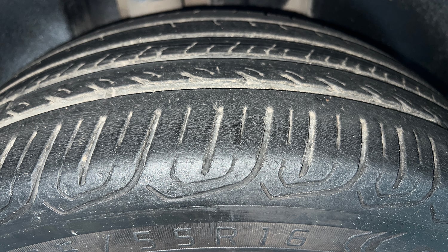 Used 2022 Volkswagen Virtus Highline 1.0 TSI AT Petrol Automatic tyres RIGHT REAR TYRE TREAD VIEW