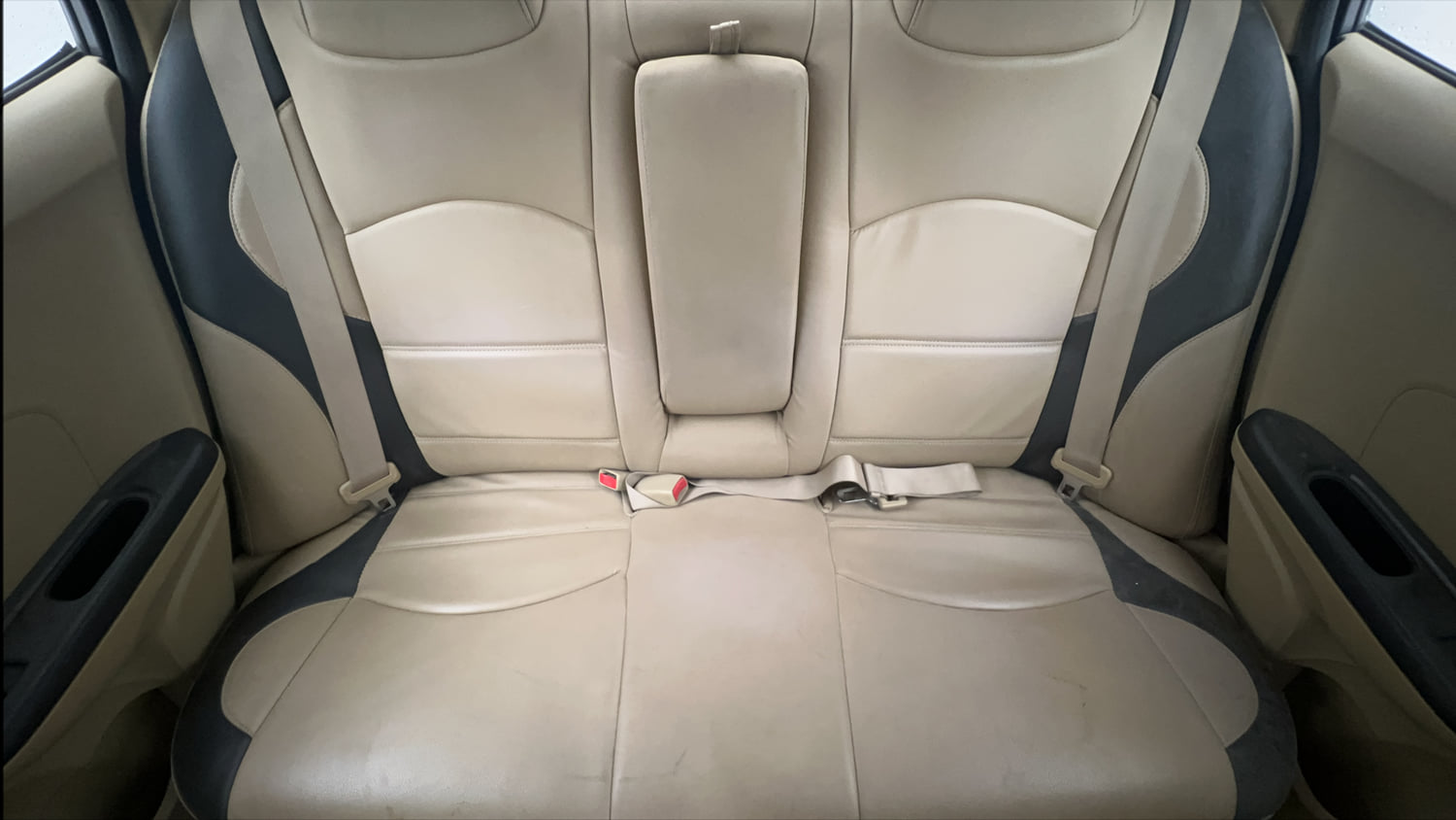 Used 2017 Honda Amaze 1.2 S i-VTEC Opt Petrol Manual interior REAR SEAT CONDITION VIEW