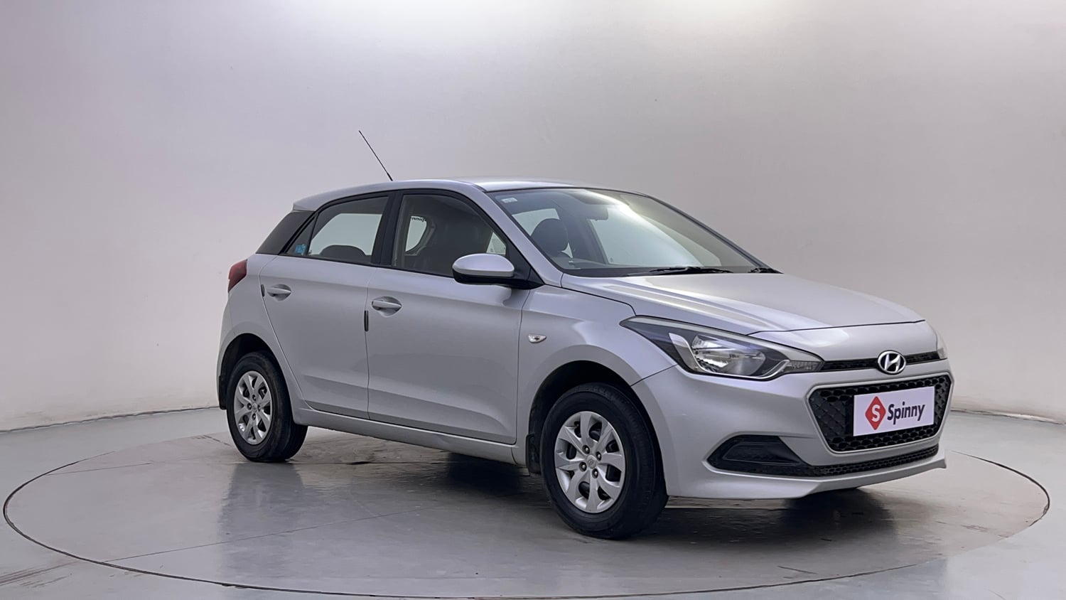 Used 2016 Hyundai Elite i20 Magna 1.2 Petrol Manual exterior RIGHT FRONT CORNER VIEW