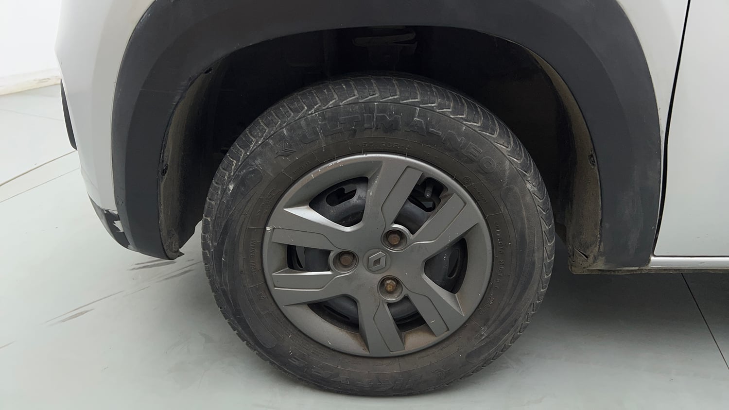 Used 2017 Renault Kwid 1.0 RXT AMT Petrol Automatic tyres LEFT FRONT TYRE RIM VIEW