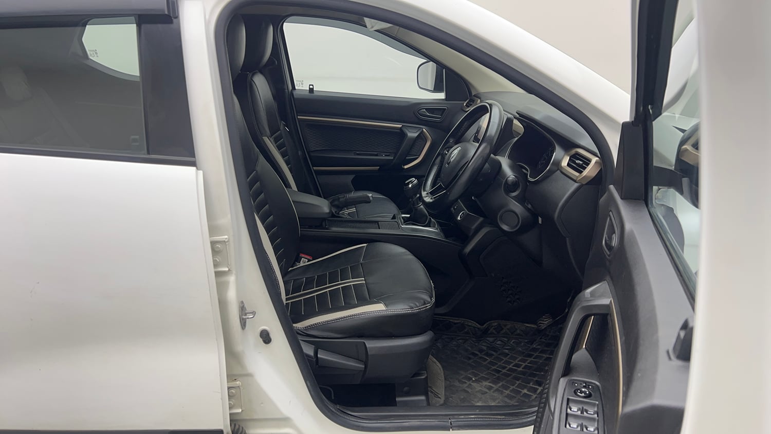 Used 2022 Renault Kiger RXT MT Petrol Manual interior RIGHT SIDE FRONT DOOR CABIN VIEW