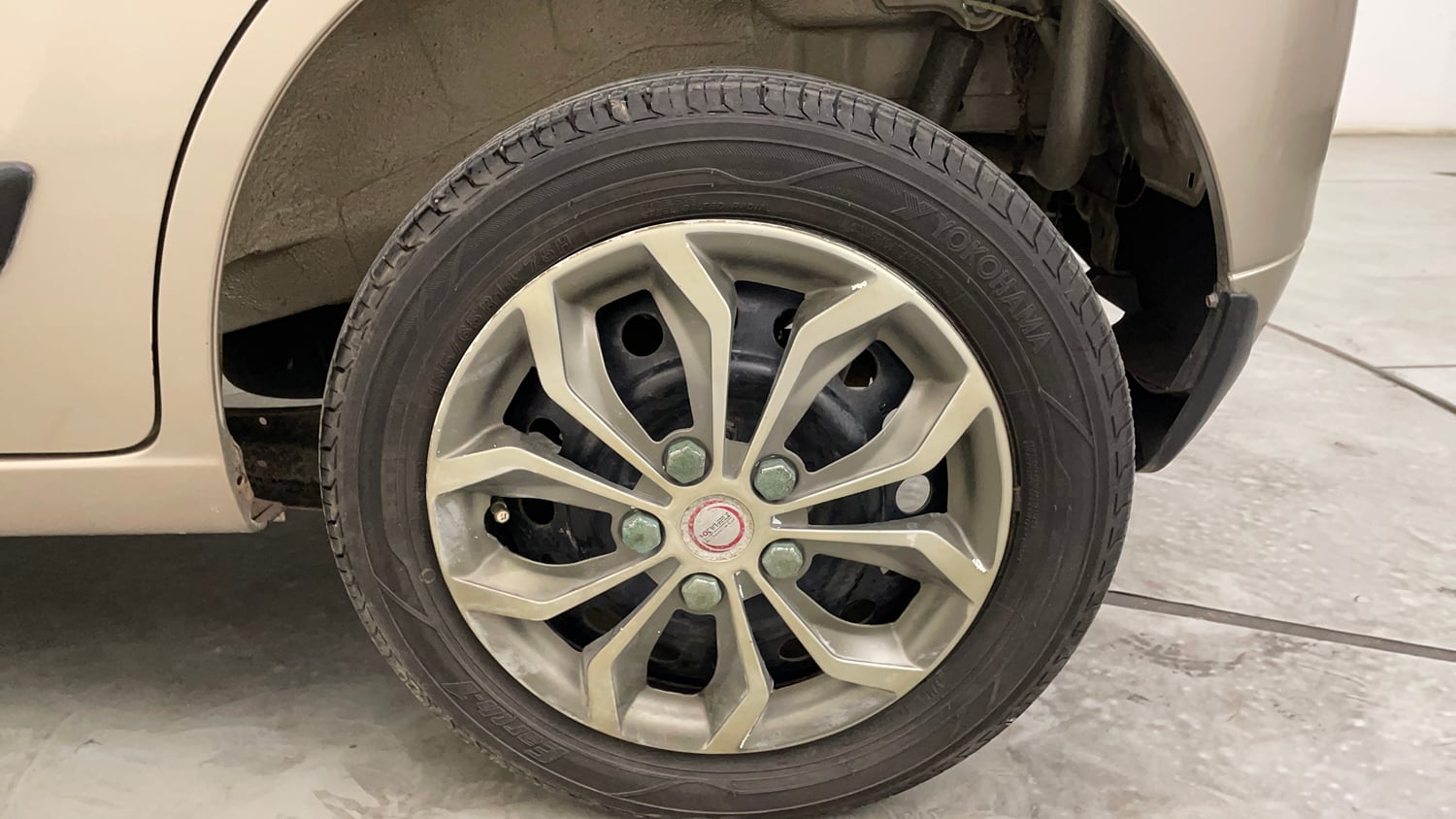 Used 2016 Maruti Suzuki Wagon R VXI Petrol Manual tyres LEFT REAR TYRE RIM VIEW