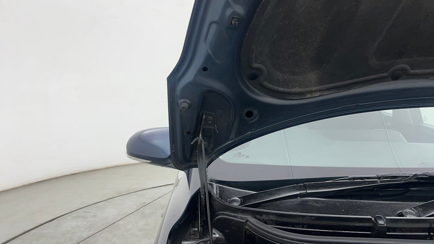 Used 2022 Hyundai Grand i10 Nios Sportz AMT 1.2 CRDi Diesel Automatic engine ENGINE RIGHT SIDE HINGE & APRON VIEW