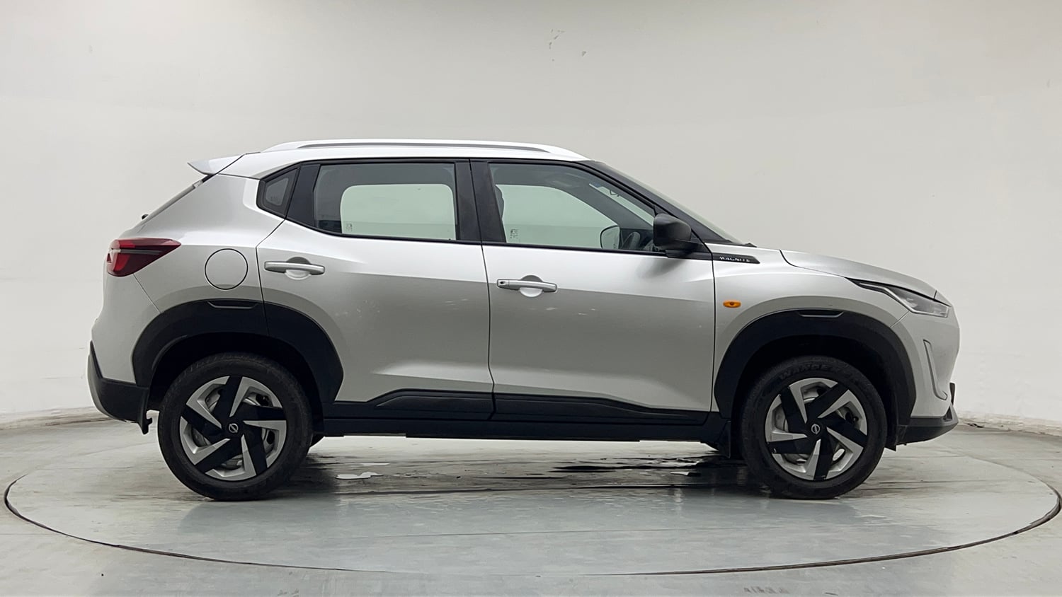 Used 2023 Nissan Magnite XE AMT Petrol Automatic exterior RIGHT SIDE VIEW