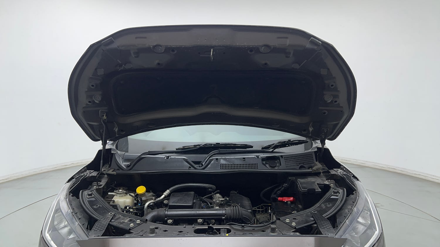 Used 2023 Nissan Magnite XE Petrol Manual engine ENGINE & BONNET OPEN FRONT VIEW