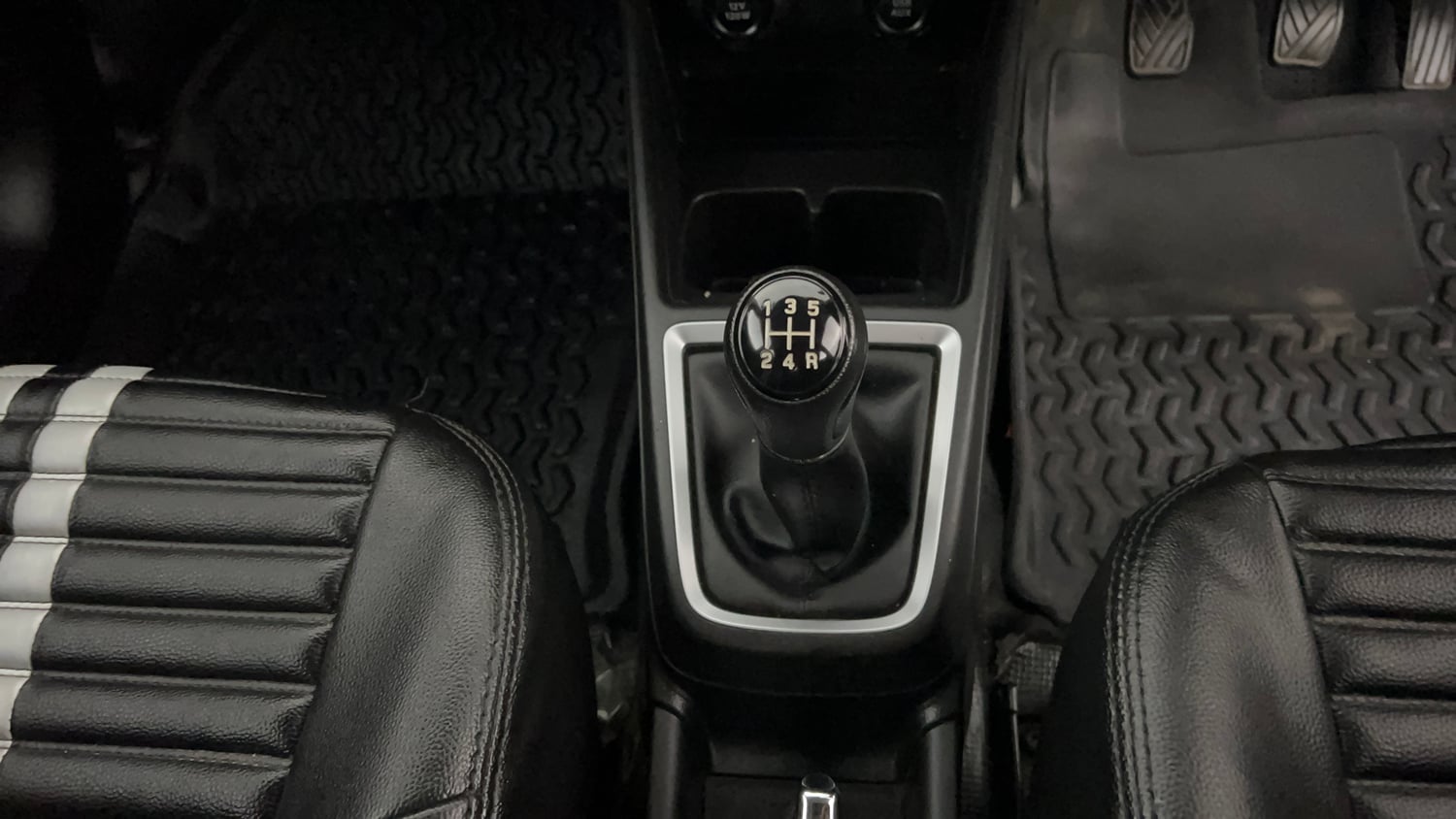 Used 2022 Maruti Suzuki Swift VXi Petrol Manual interior GEAR  KNOB VIEW