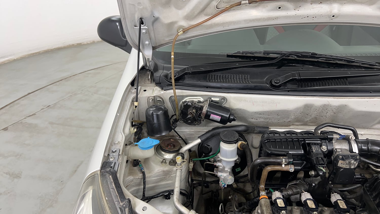 Used 2016 Maruti Suzuki Alto 800 Lxi Petrol Manual engine ENGINE RIGHT SIDE HINGE & APRON VIEW