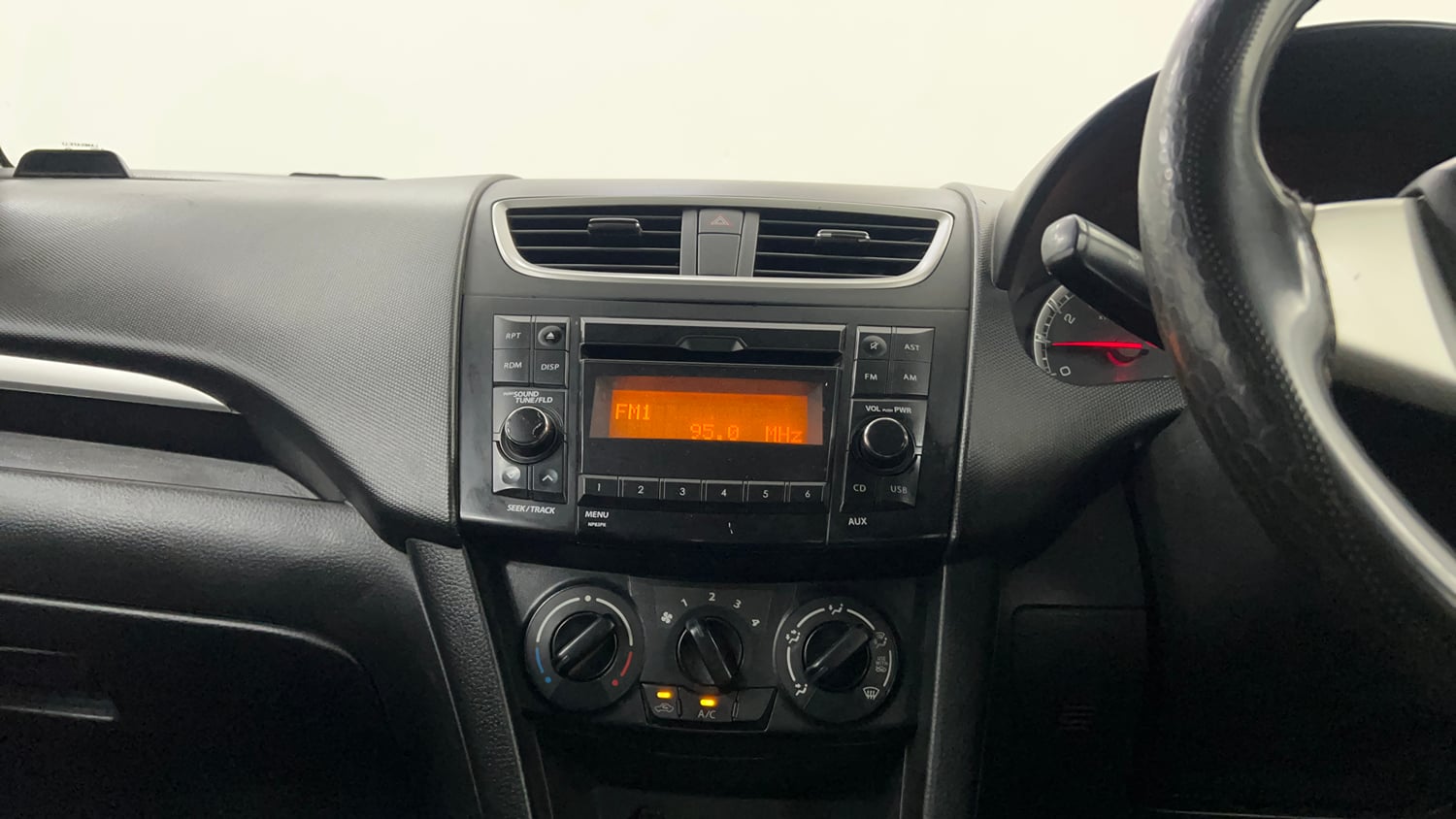 Used 2017 Maruti Suzuki Swift VXi Petrol Manual interior MUSIC SYSTEM & AC CONTROL VIEW