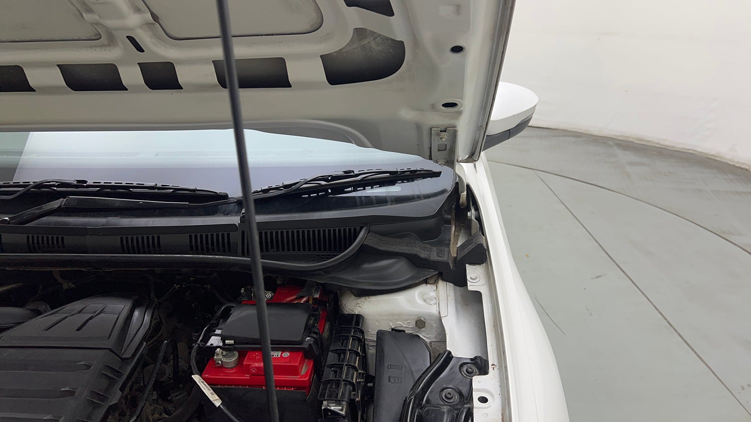 Used 2022 Volkswagen Virtus Highline 1.0 TSI AT Petrol Automatic engine ENGINE LEFT SIDE HINGE & APRON VIEW