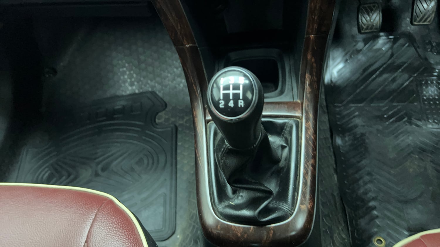 Used 2018 Maruti Suzuki Ertiga VXI CNG (Outside Fitted) Cng Manual interior GEAR  KNOB VIEW