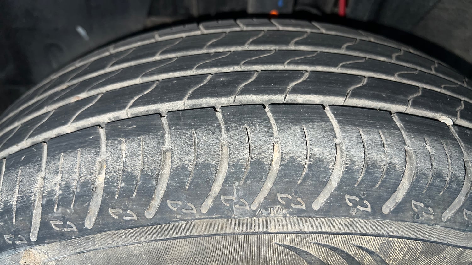 Used 2023 Nissan Magnite XE AMT Petrol Automatic tyres LEFT FRONT TYRE TREAD VIEW