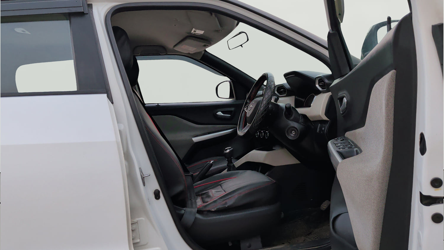 Used 2023 Nissan Magnite XL Petrol Manual interior RIGHT SIDE FRONT DOOR CABIN VIEW