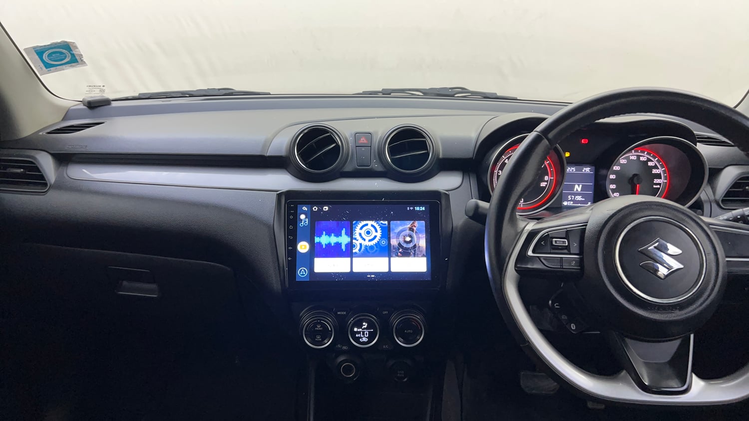 Used 2018 Maruti Suzuki Swift ZXi AMT Petrol Automatic interior MUSIC SYSTEM & AC CONTROL VIEW